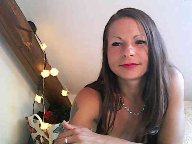 MilfNinna webcam