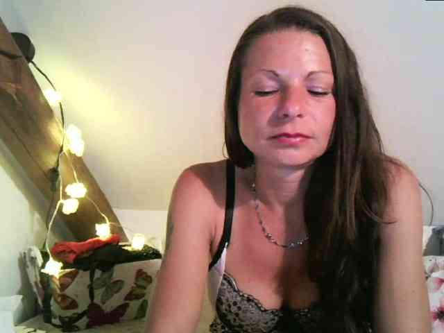MilfNinna webcam