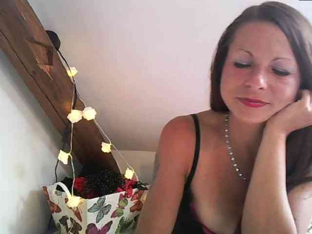 MilfNinna webcam