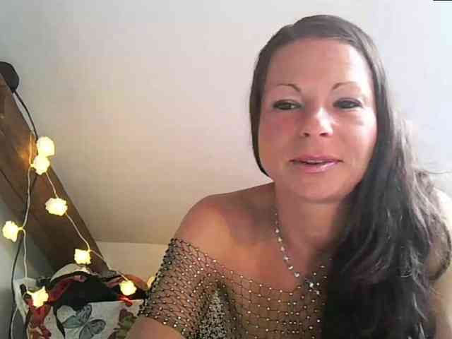 MilfNinna webcam