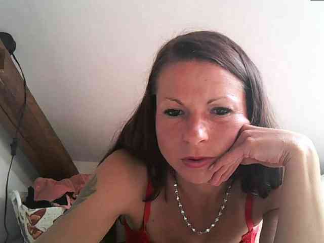 MilfNinna webcam