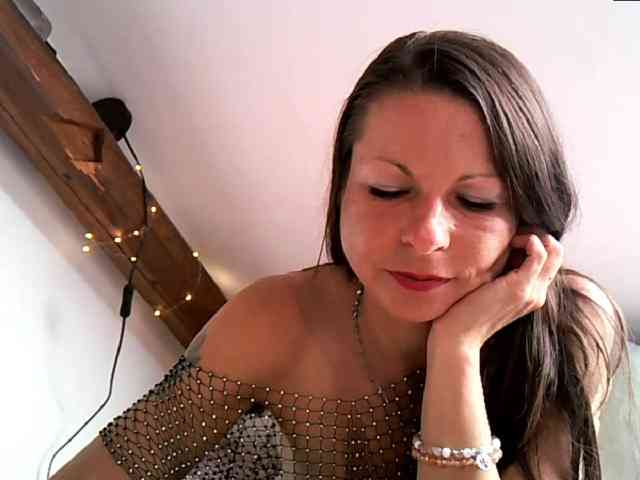MilfNinna webcam