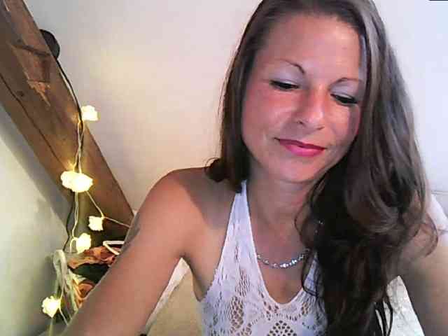 MilfNinna webcam