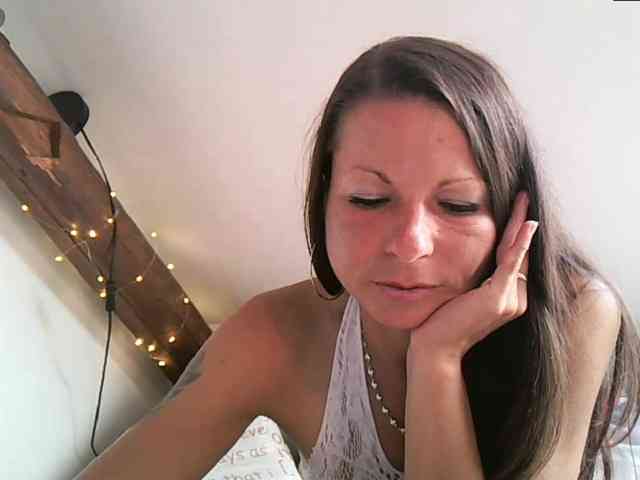 MilfNinna webcam