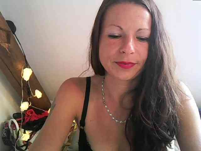 MilfNinna webcam