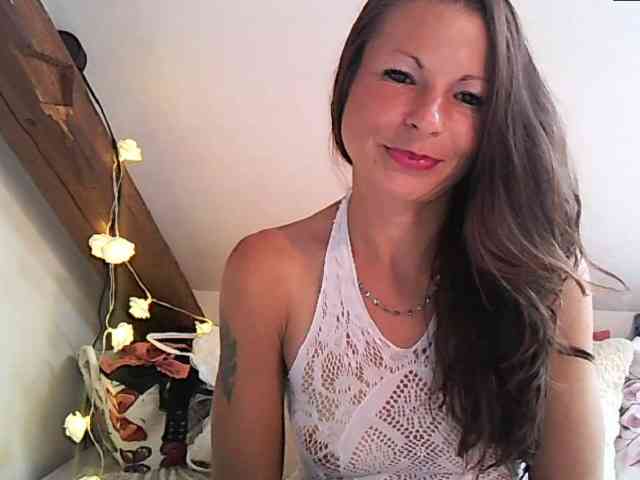 MilfNinna webcam