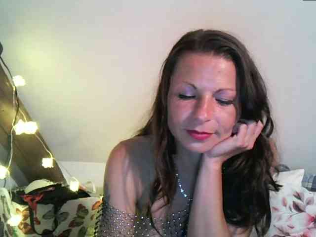 MilfNinna webcam