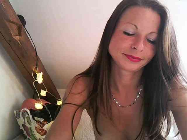 MilfNinna webcam