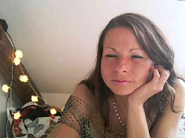 MilfNinna webcam
