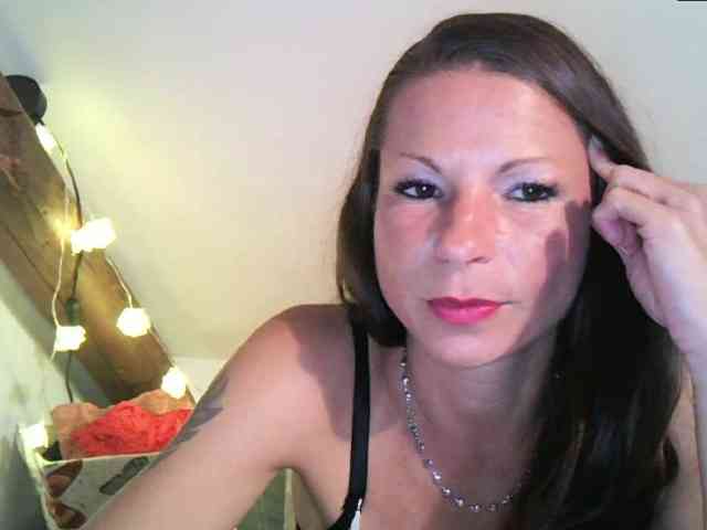 MilfNinna webcam