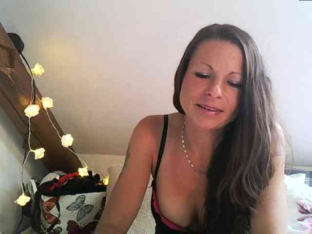 MilfNinna webcam