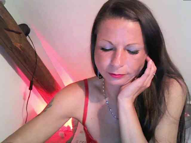MilfNinna webcam