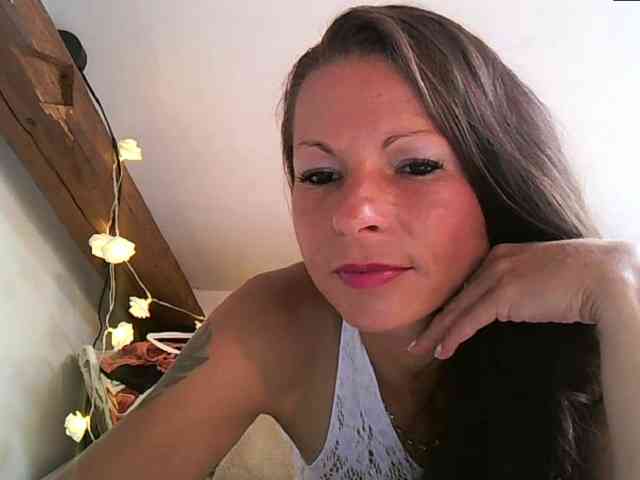 MilfNinna webcam