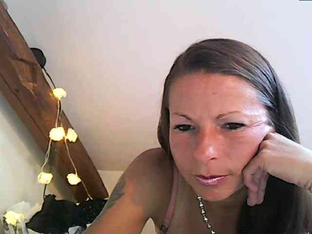 MilfNinna webcam