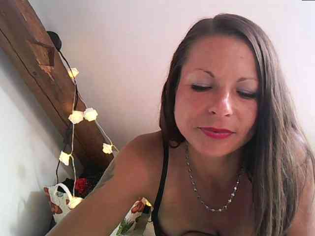MilfNinna webcam