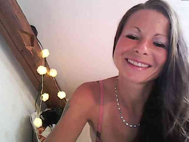 MilfNinna webcam