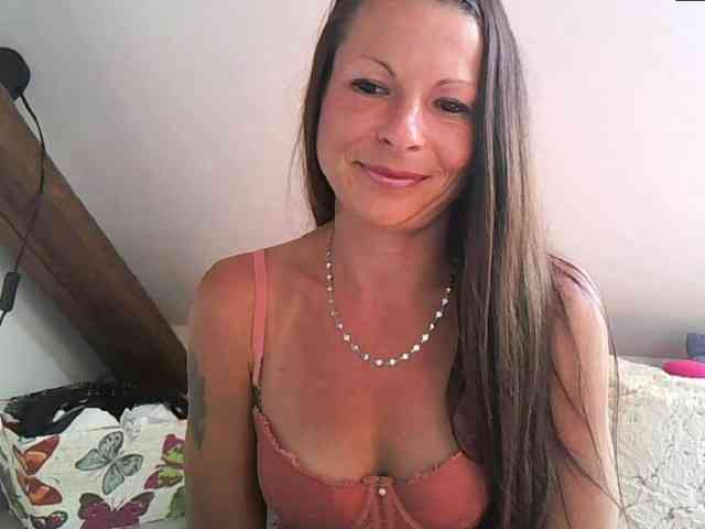 MilfNinna webcam