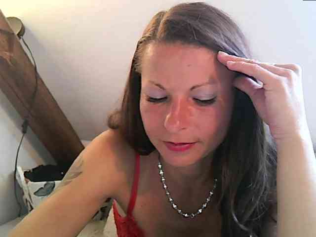 MilfNinna webcam