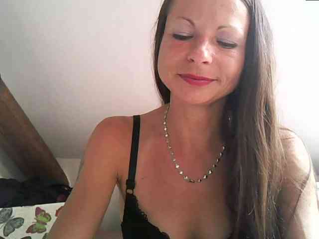 MilfNinna webcam