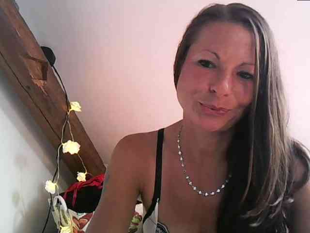 MilfNinna webcam