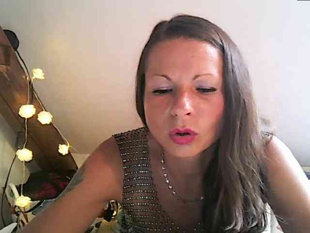 MilfNinna webcam