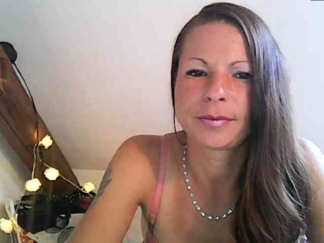MilfNinna webcam
