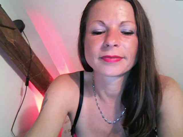 MilfNinna webcam