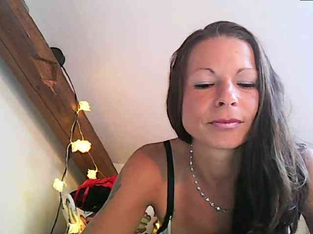 MilfNinna webcam
