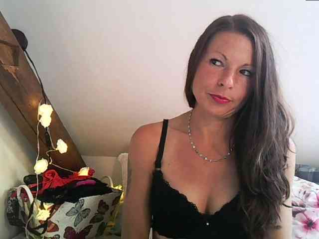 MilfNinna webcam