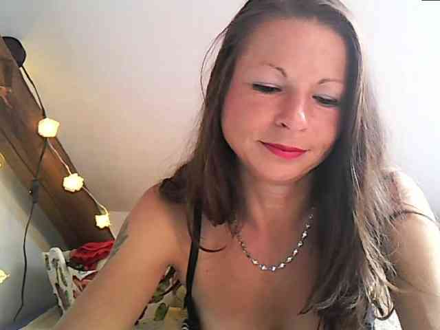 MilfNinna webcam