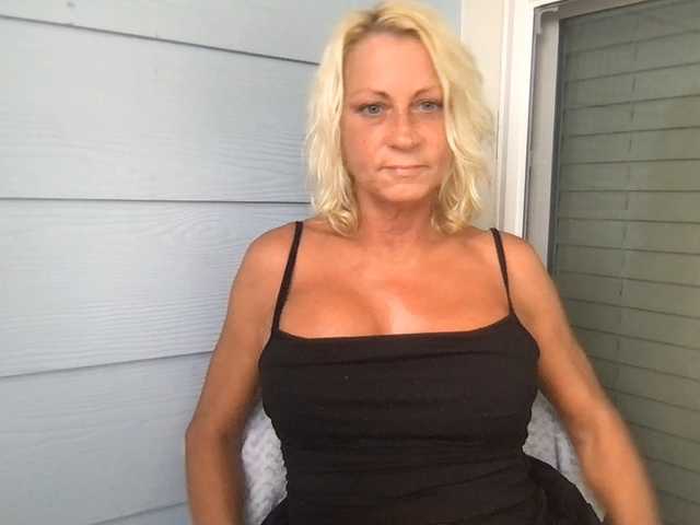 TiffaneyLove live cam on BongaCams