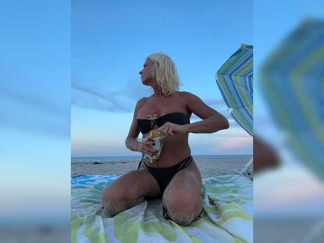 TiffaneyLove live cam on UnifiedCams