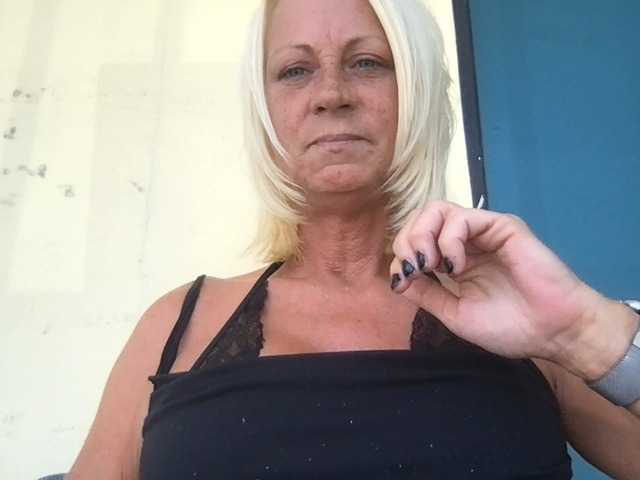 Tiffaney Love (TiffaneyLove)