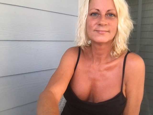 TiffaneyLove live cam on BongaCams
