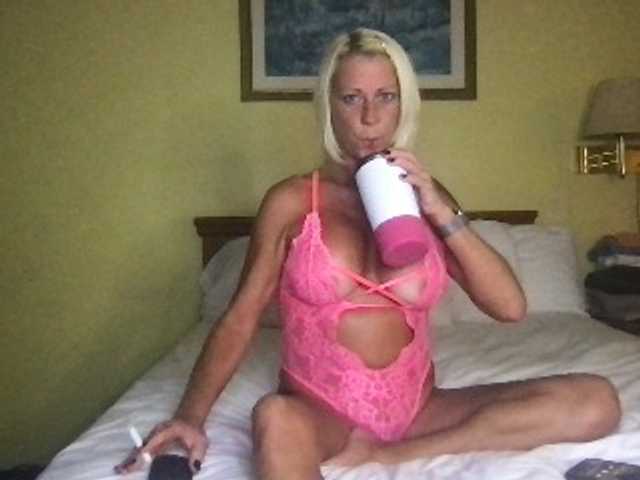 TiffaneyLove live cam on BongaCams
