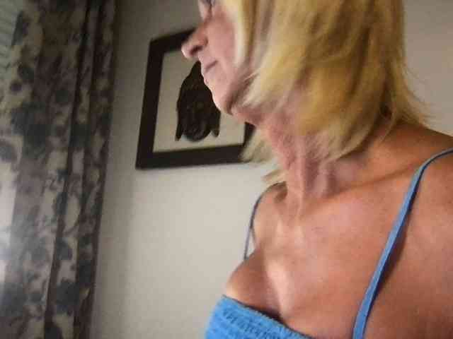 TiffaneyLove webcam