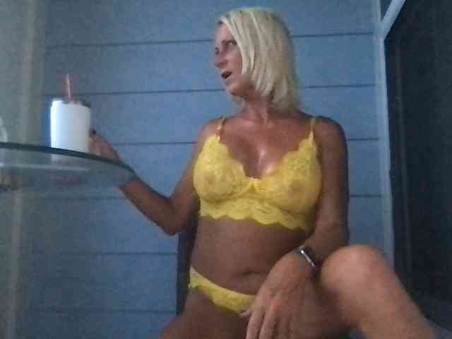 TiffaneyLove webcam