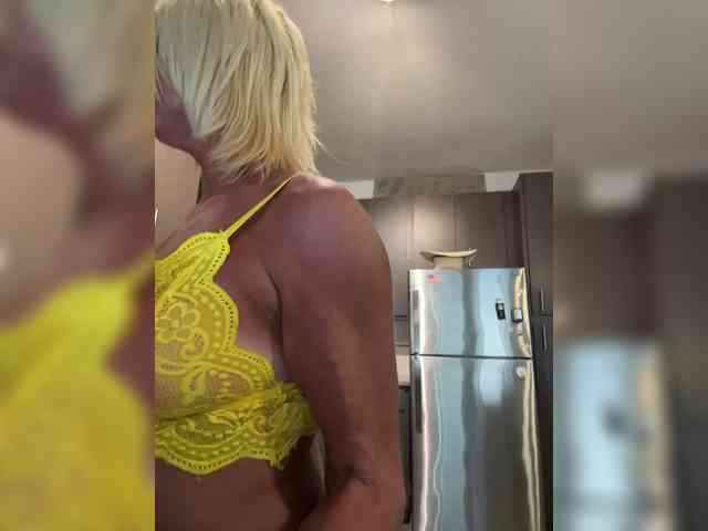 TiffaneyLove webcam