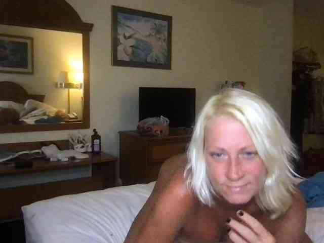 TiffaneyLove webcam