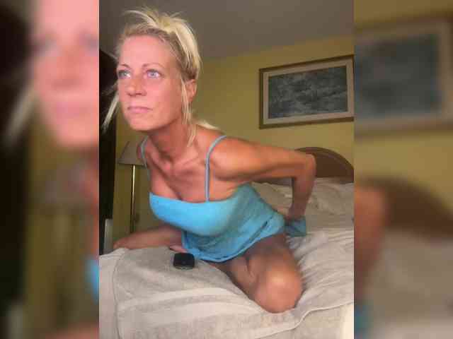 TiffaneyLove webcam