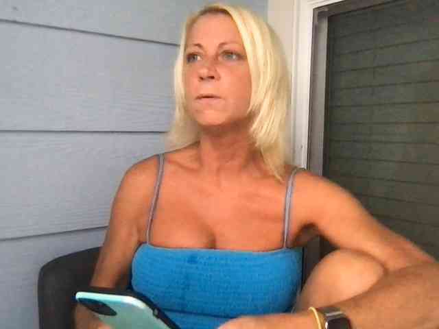 TiffaneyLove webcam