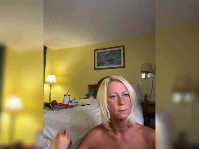 TiffaneyLove webcam