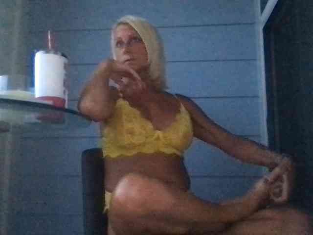 TiffaneyLove webcam