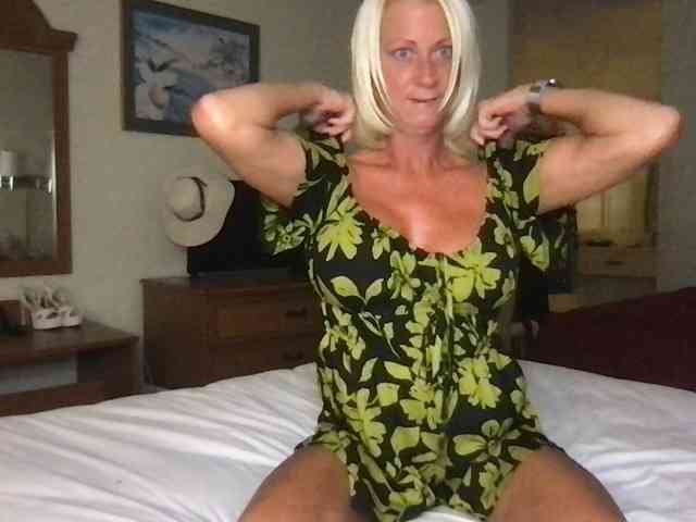 TiffaneyLove webcam