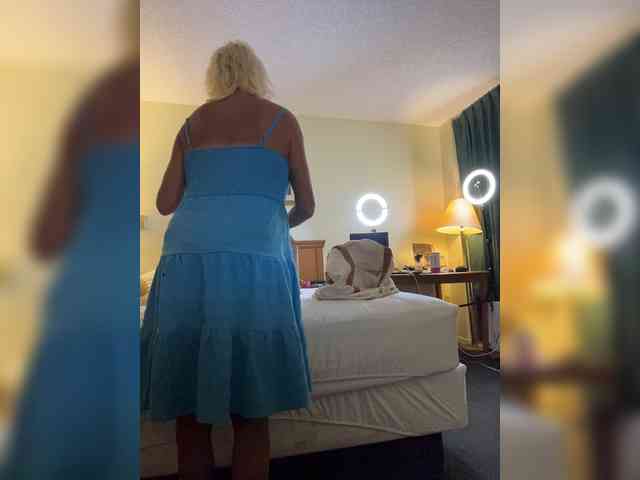 TiffaneyLove webcam