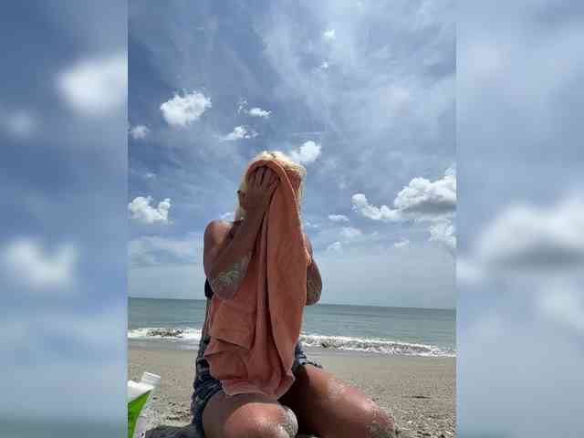 TiffaneyLove webcam