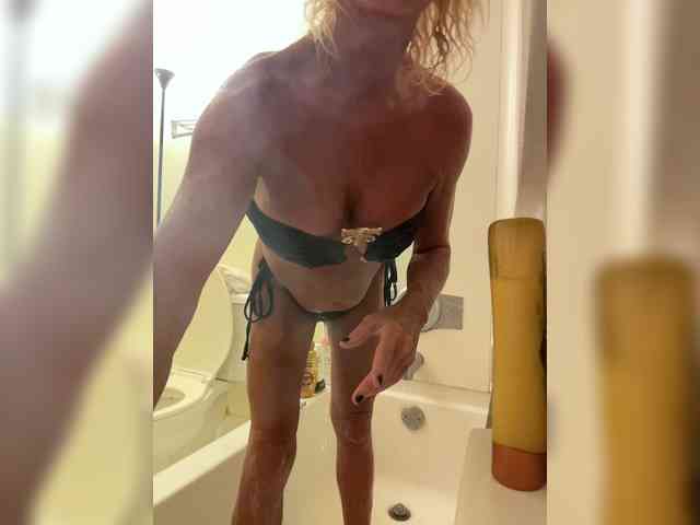 TiffaneyLove webcam