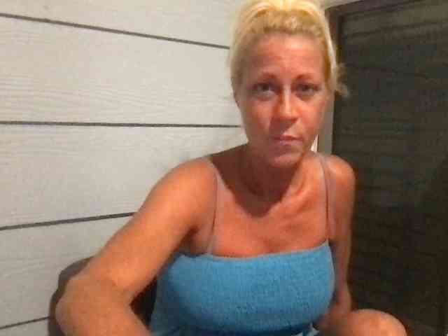 TiffaneyLove webcam
