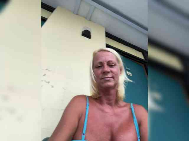 TiffaneyLove webcam