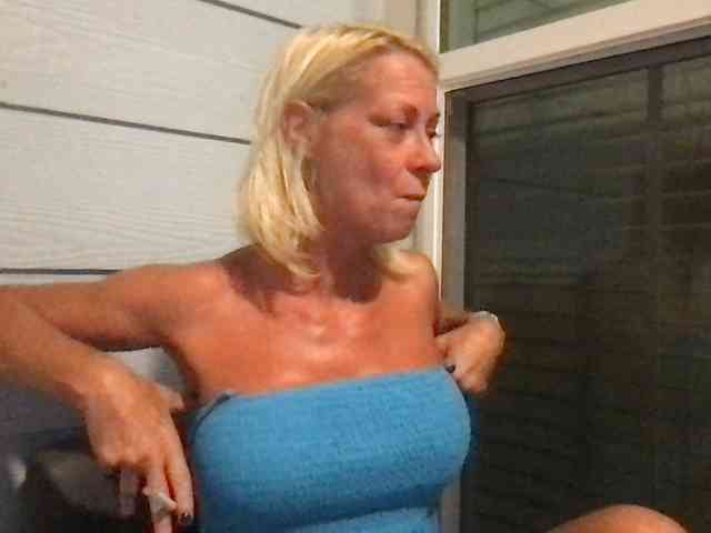 TiffaneyLove webcam